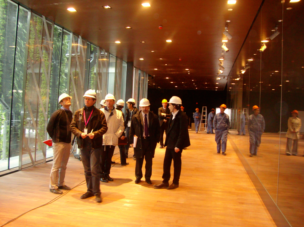 奧賽博物館專業(yè)人員親臨現(xiàn)場，進(jìn)行驗收