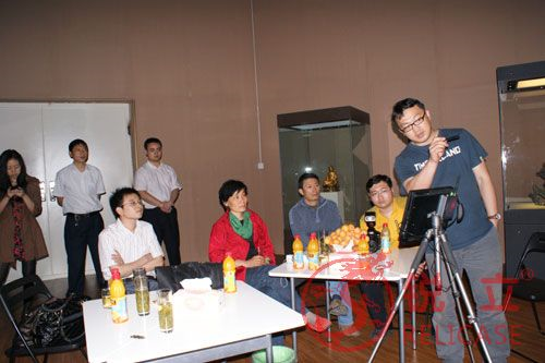 中國(guó)國(guó)家博物館展覽部主任曹新欣先生和副主任王杰先生參觀了克里克展柜生產(chǎn)基地 中國(guó)國(guó)家博物館展覽部主任曹新欣先生和副主任王杰先生參觀了克里克展柜生產(chǎn)基地