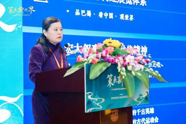 四川博物院副院長、研究館員謝丹