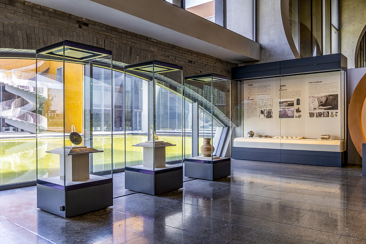 1737613936907240.jpg 博物館獨立柜